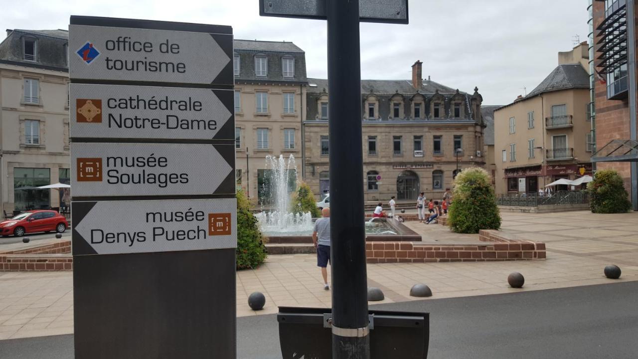 La Maison Bleue, Un Emplacement De Choix A ロデーズ エクステリア 写真