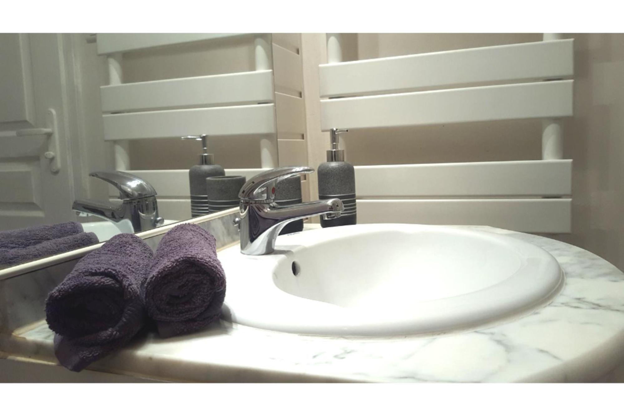 La Maison Bleue, Un Emplacement De Choix A ロデーズ エクステリア 写真
